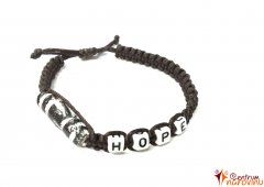 Náramek: Saténová šňůra + nápis „Hope“ + hliněný korálek/ kostěný korálek
